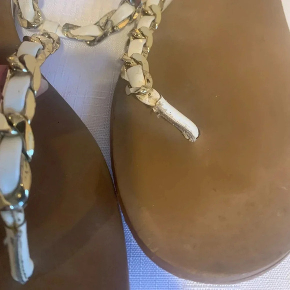 Jessica Simpson Women’s Size 8.5 White With Gold Tone Chain Link Thong Sandals - Picture 2 of 9